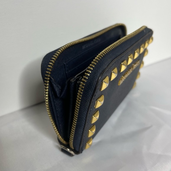 Michael Kors Selma Wallet - Picture 6 of 7